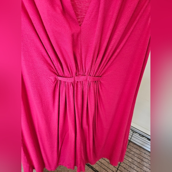 V neck sleeveless tunic top in beautiful raspberry color, size M - Picture 4 of 6